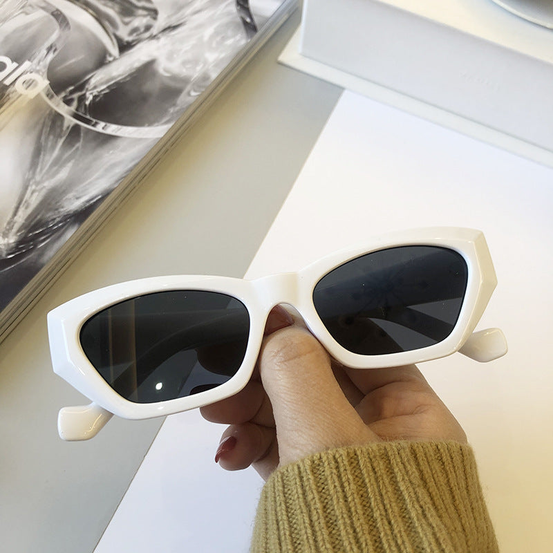 Wholesale Personalized retro versatile small frame fashionable cat-eye sunglasses